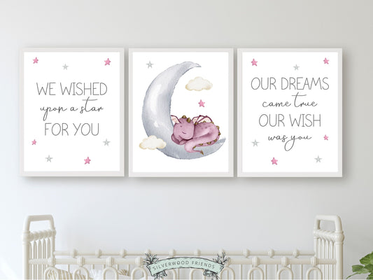 Transform your baby girls nursery decor into a harmonious and dreamy sanctuary with our Set of 3 Baby Dragon Nursery Prints. Perfect for your baby girls fantasy nursery decor or as a unique baby girl dragon baby shower gift.