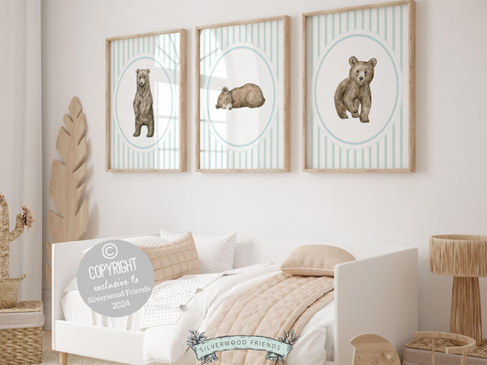 Our delightful minimalist Set of 3 Bear Nursery Prints features adorable baby brown bears with green and white chinoiserie stripes. Perfect for your baby boy&#39;s bear nursery decor or woodland nursery decor and also makes a unique baby shower gift.